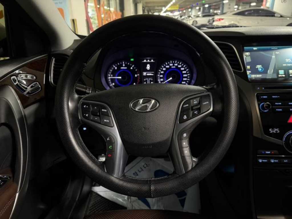 HYUNDAI Grandeur - Vista 8
