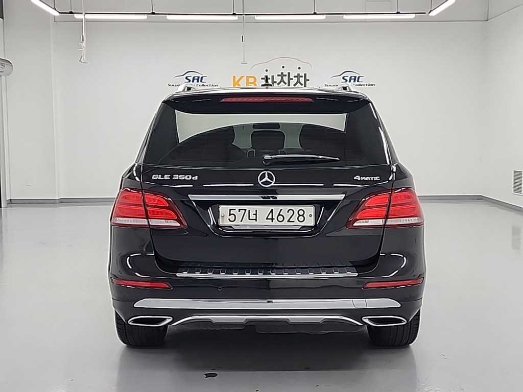 Mercedes Benz GLE Class - Vista 3