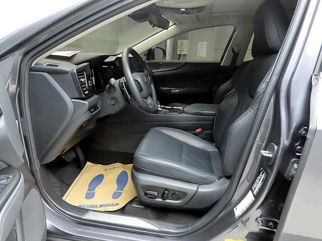 Lexus NX - Vista 5