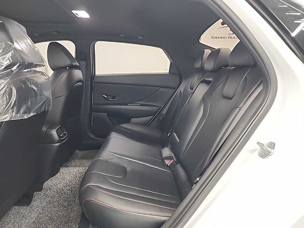 HYUNDAI Avante - Vista 10