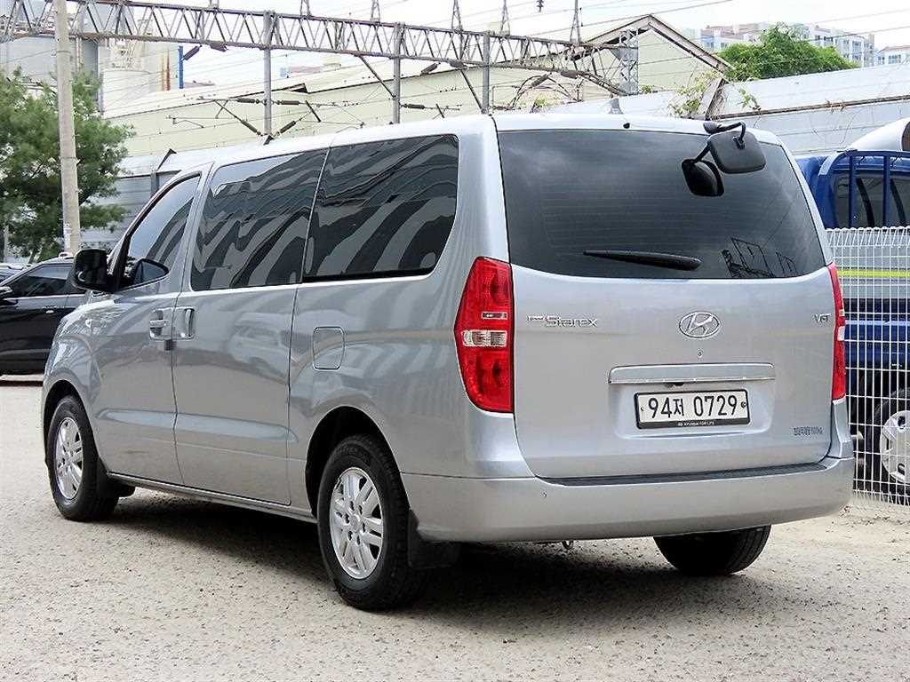 HYUNDAI Starex - Vista 3