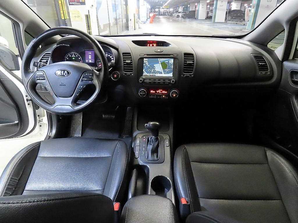 KIA K3 - Vista 10