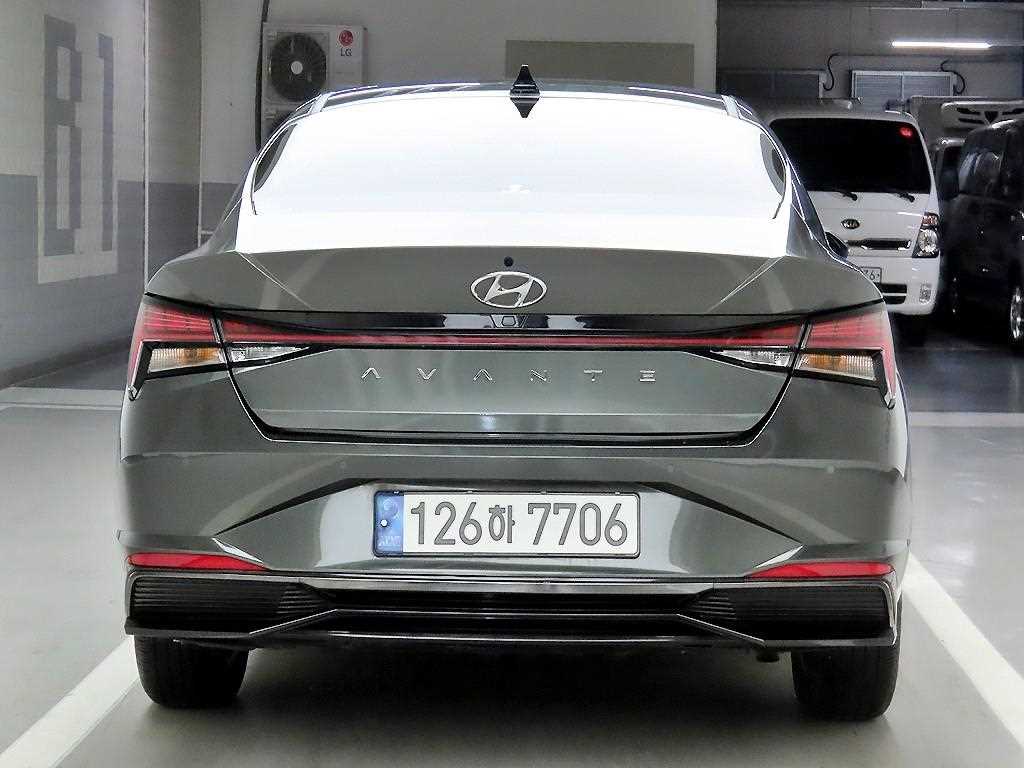 HYUNDAI Avante - Vista 3