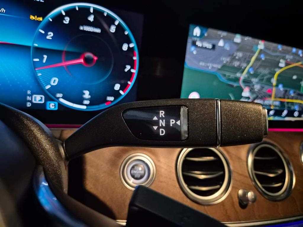 Mercedes Benz E class - Vista 11