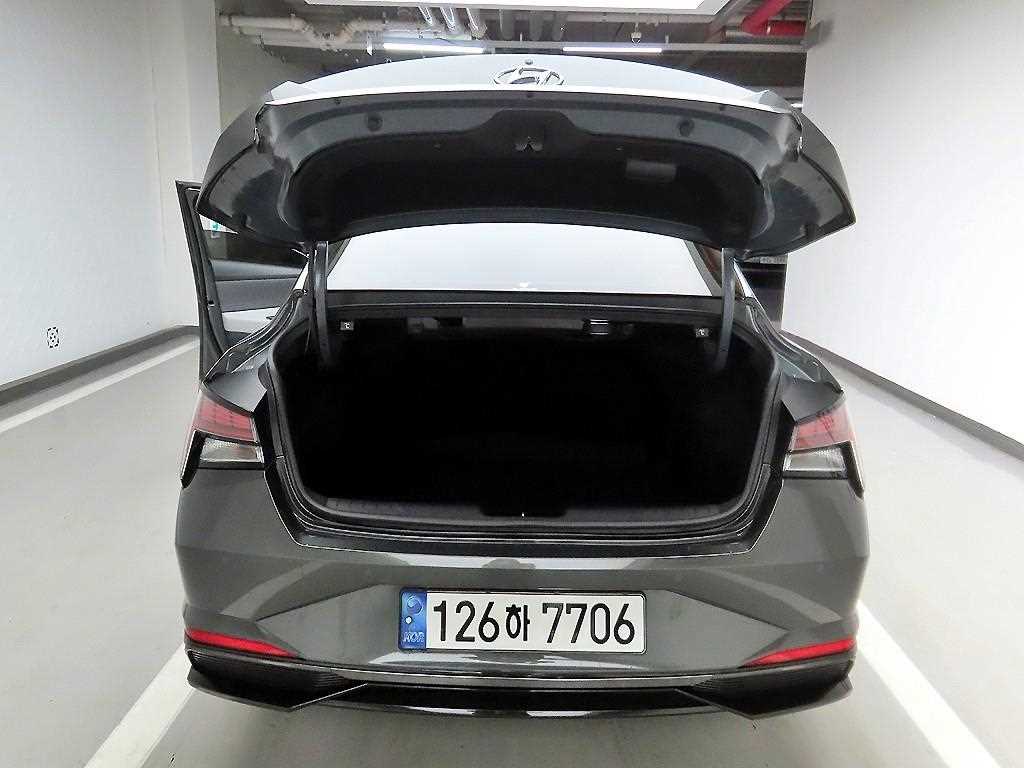HYUNDAI Avante - Vista 5