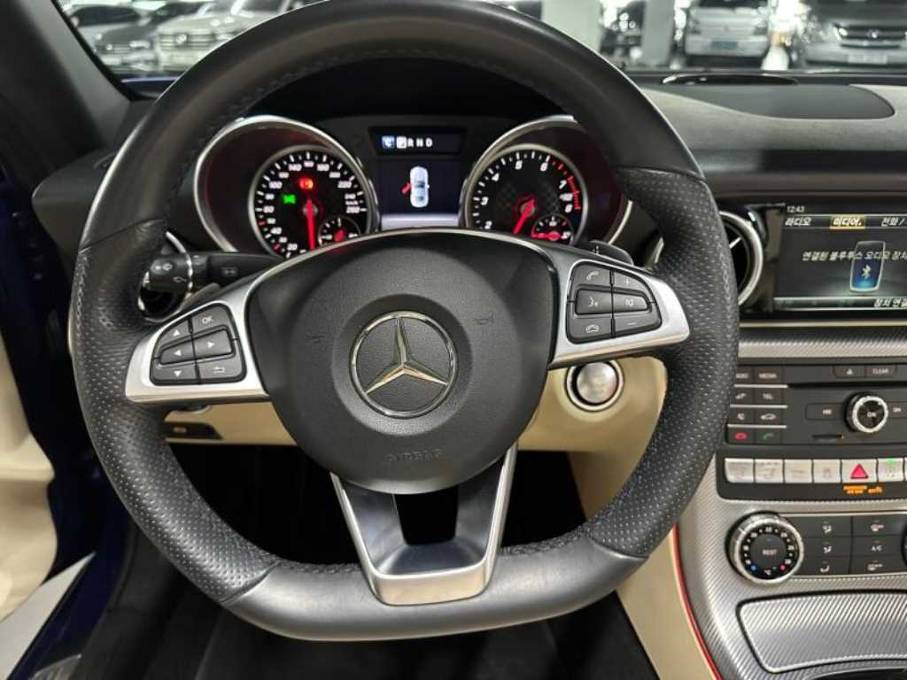 Mercedes Benz SLC Class - Vista 6