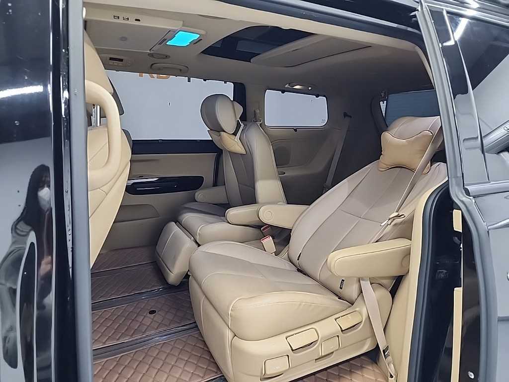 KIA Carnival - Vista 12
