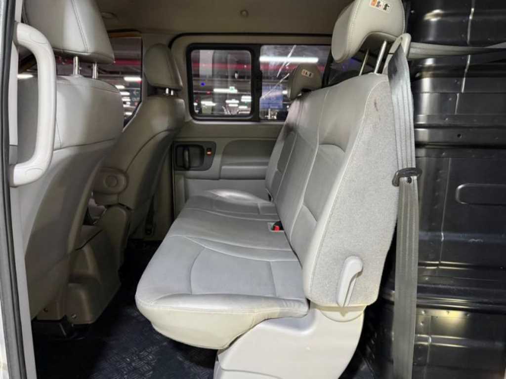 HYUNDAI Starex - Vista 7