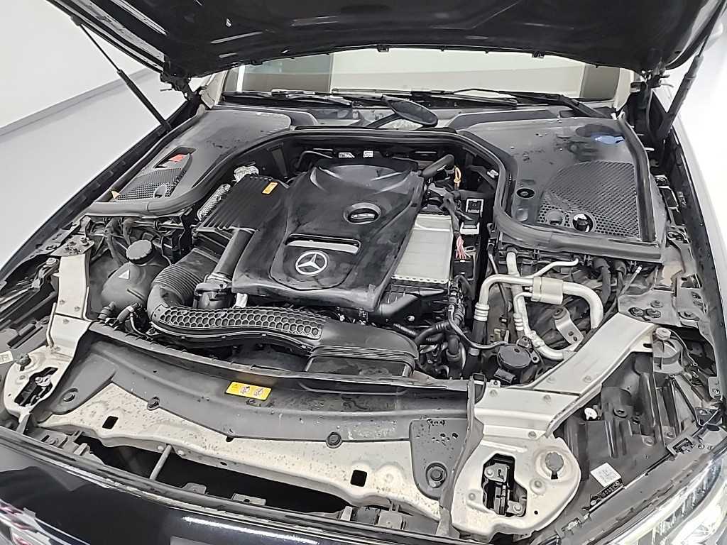 Mercedes Benz E class - Vista 5