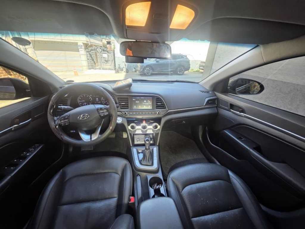 HYUNDAI Avante - Vista 4