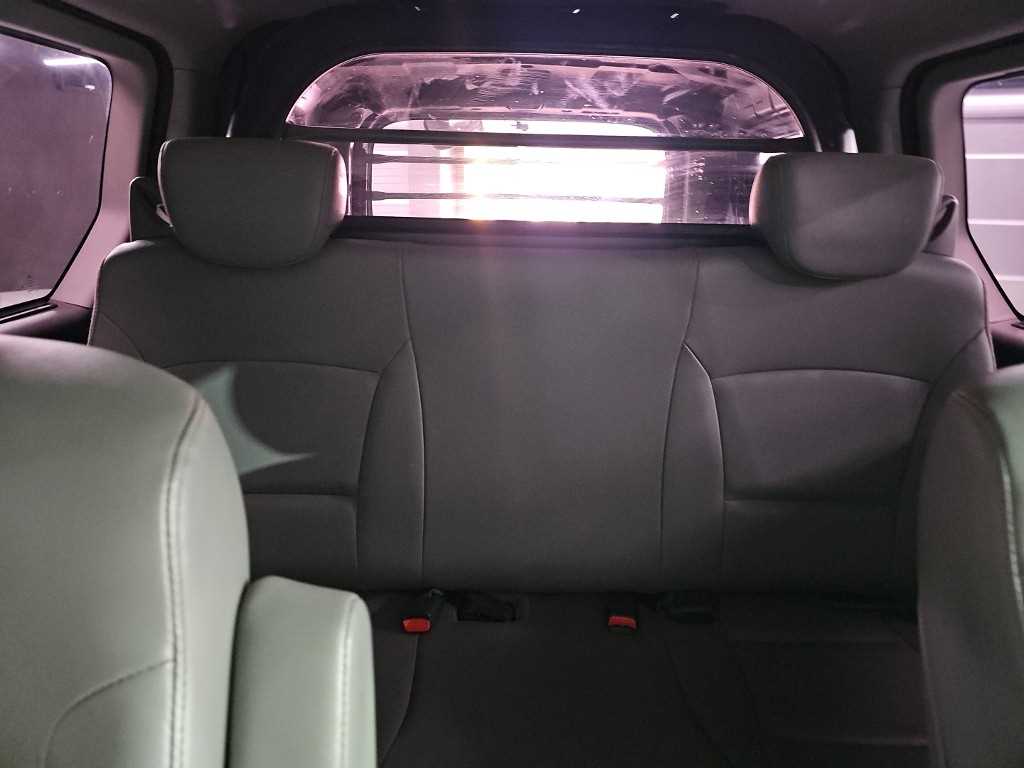HYUNDAI Starex - Vista 12