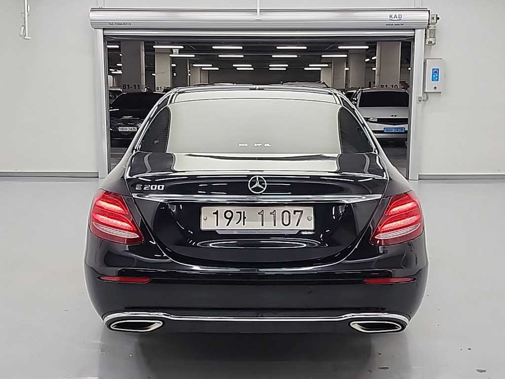 Mercedes Benz E class - Vista 3
