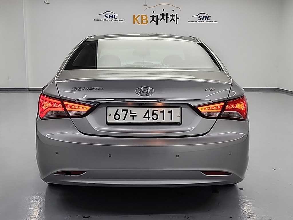 HYUNDAI Sonata - Vista 3