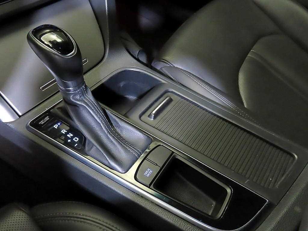 HYUNDAI Sonata - Vista 12