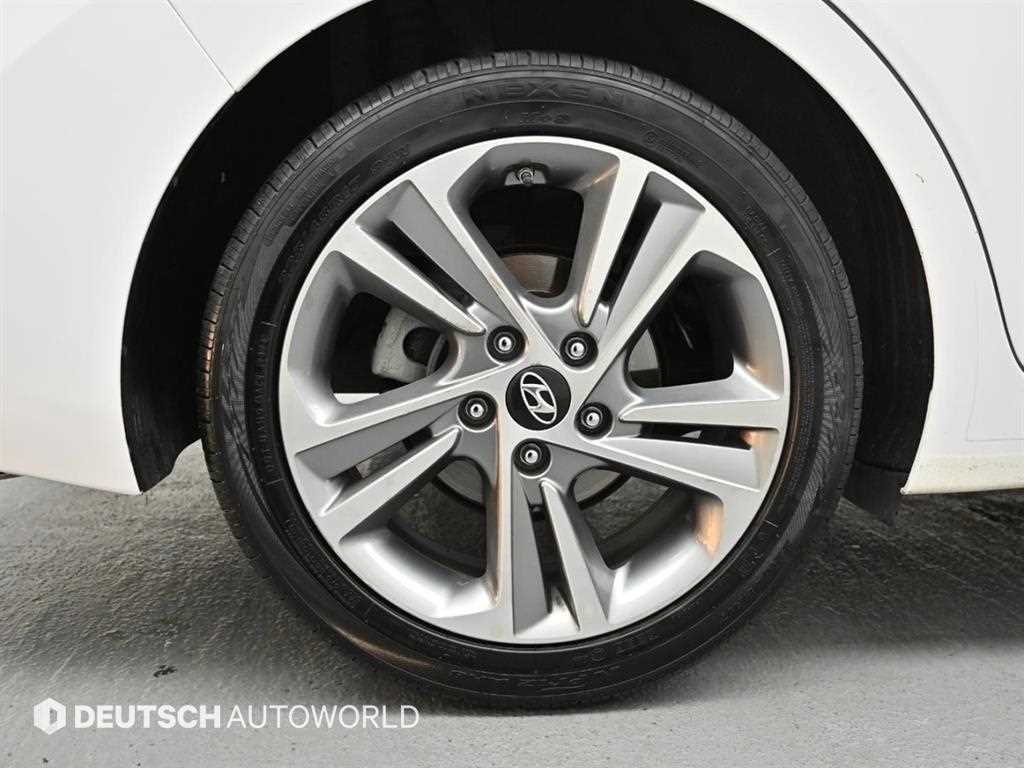 HYUNDAI Avante - Vista 5
