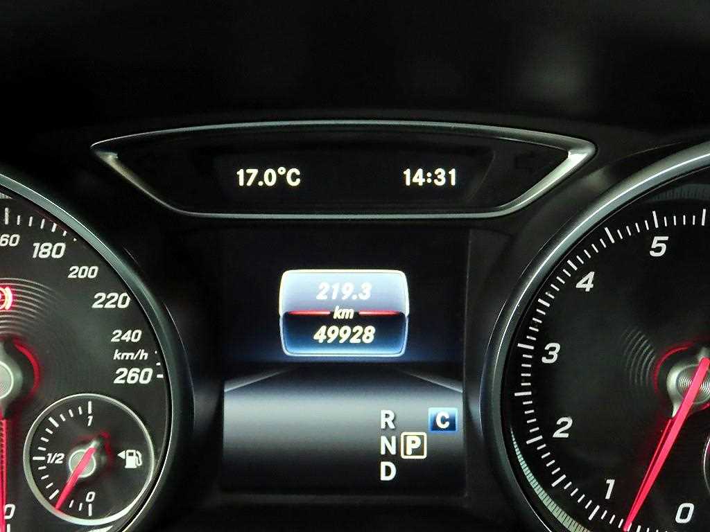 Mercedes Benz GLA Class - Vista 9
