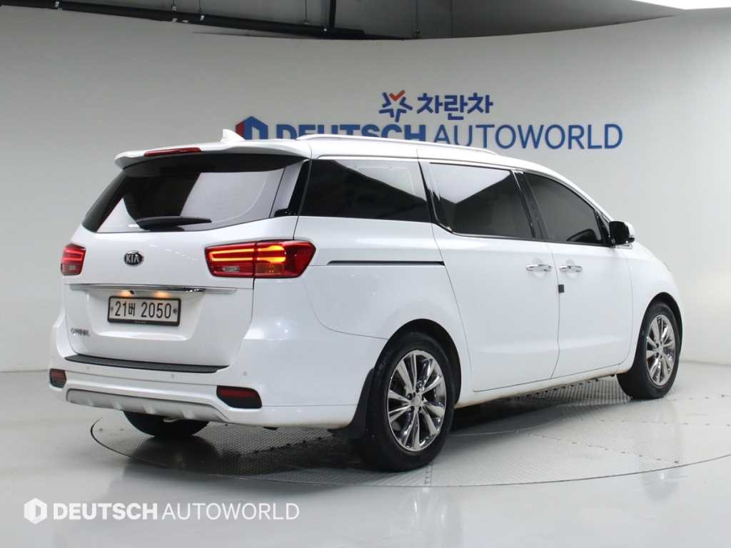 KIA Carnival - Vista 2