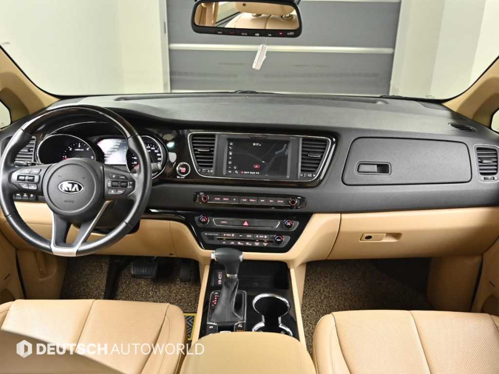 KIA Carnival - Vista 7