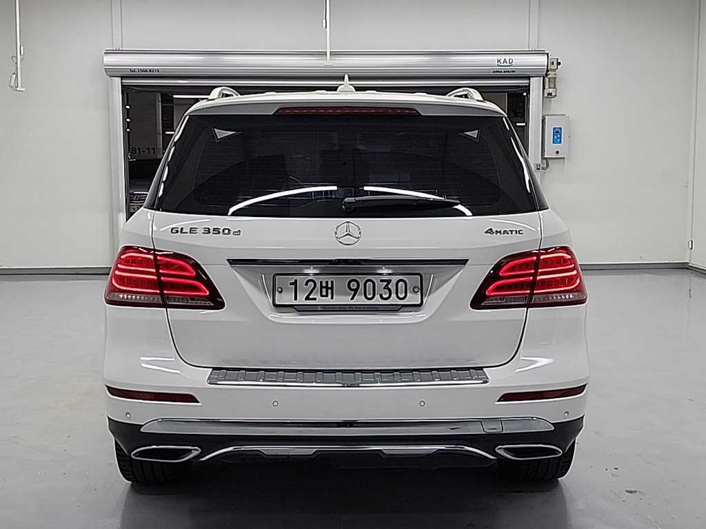 Mercedes Benz GLE Class - Vista 3