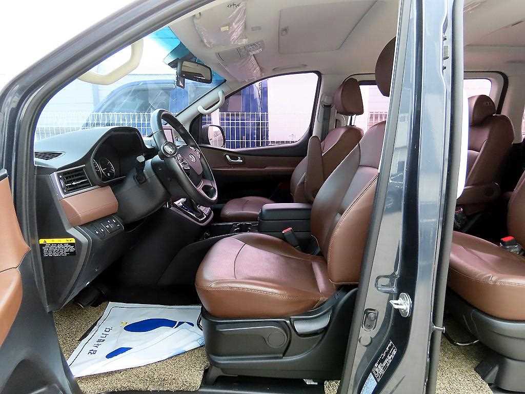 HYUNDAI Starex - Vista 5
