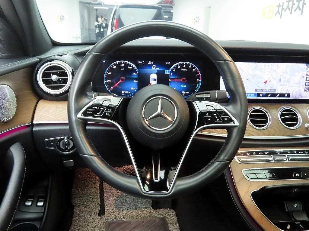 Mercedes Benz E class - Vista 7