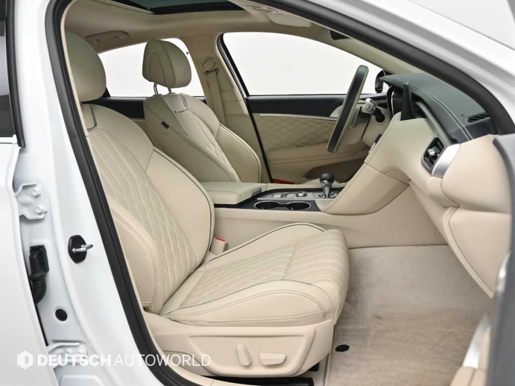 Genesis G70 - Vista 10
