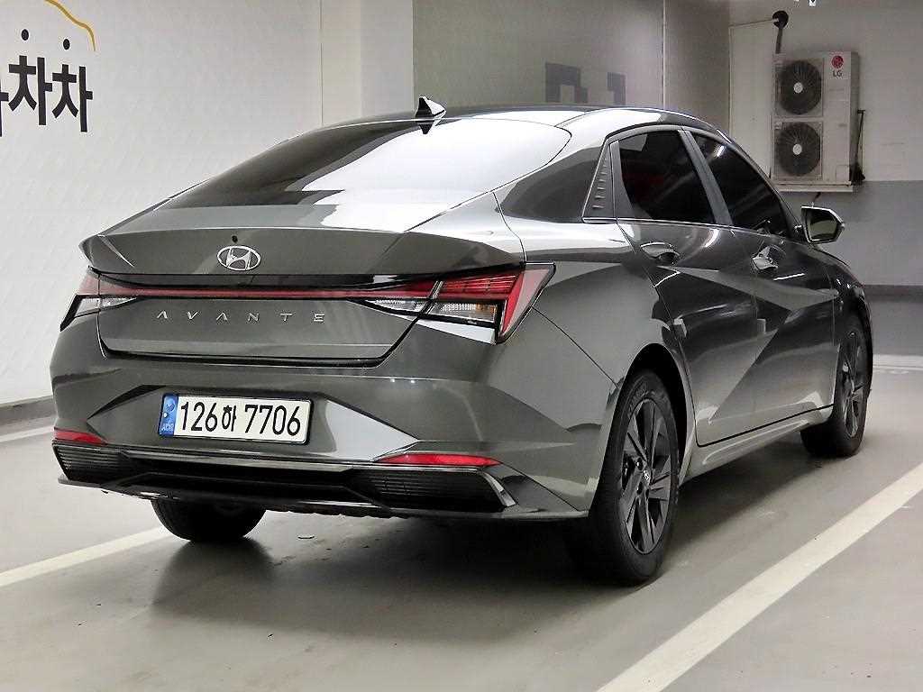 HYUNDAI Avante - Vista 4