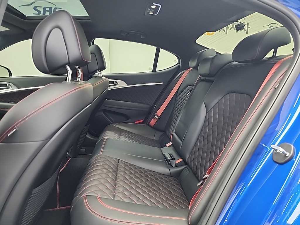 Genesis G70 - Vista 11