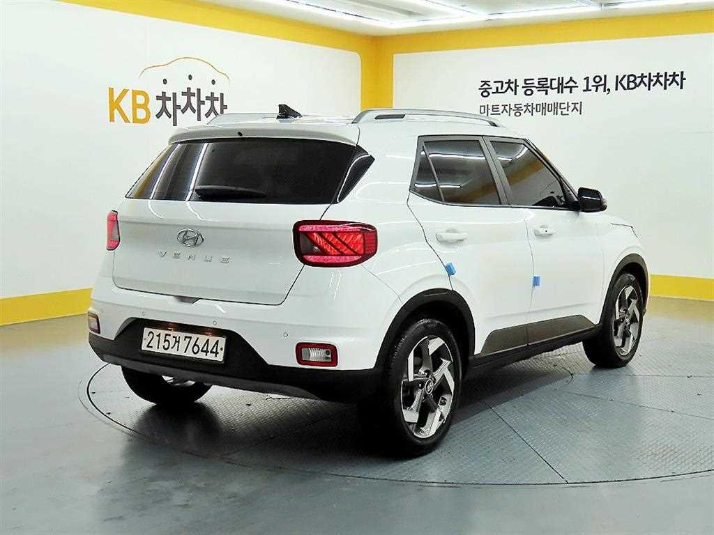 HYUNDAI Venue - Vista 4