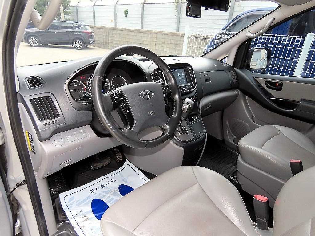 HYUNDAI Starex - Vista 7