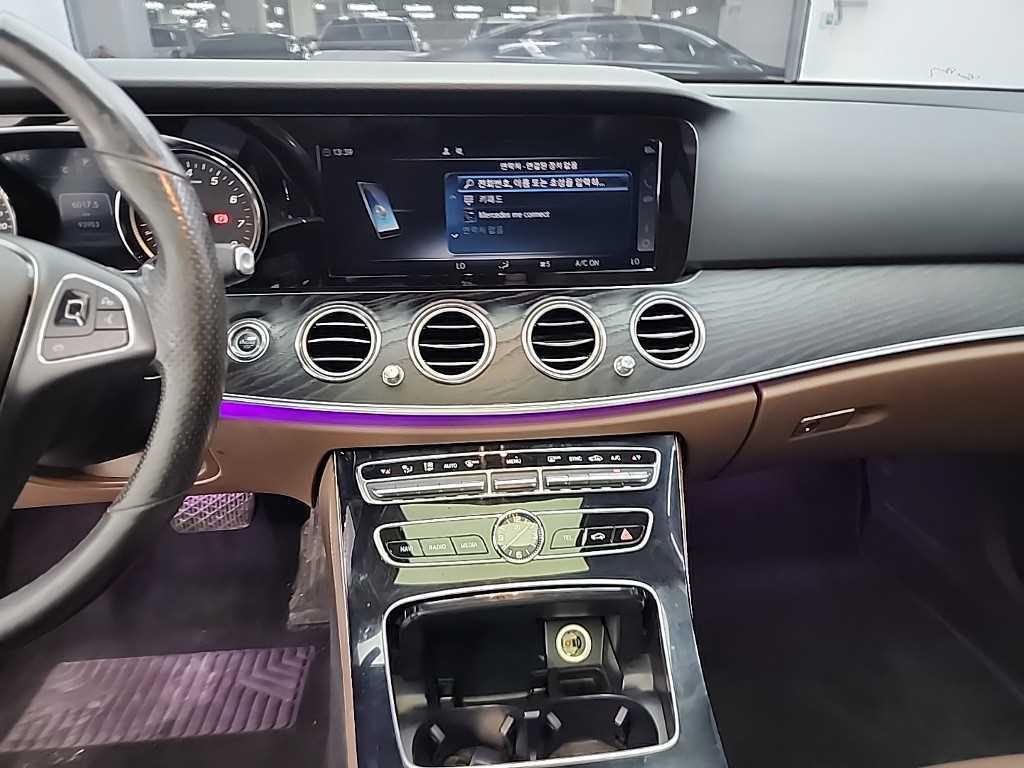 Mercedes Benz E class - Vista 10