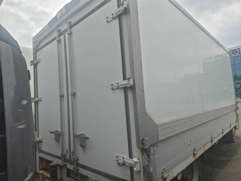 medium and large cargo truck - Vista 4