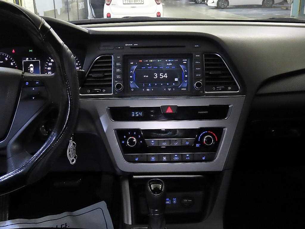 HYUNDAI Sonata - Vista 11