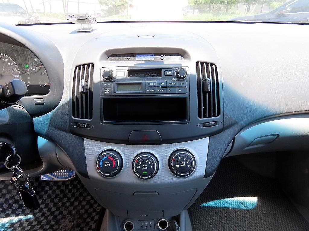 HYUNDAI Avante - Vista 12