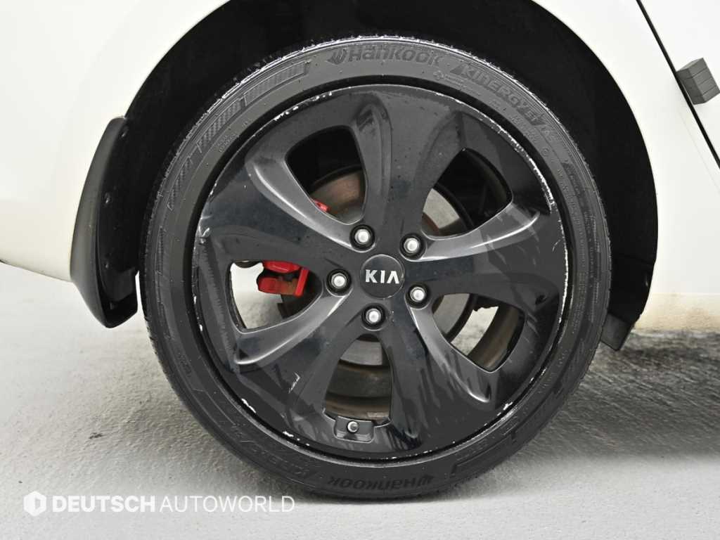 KIA Carens - Vista 5