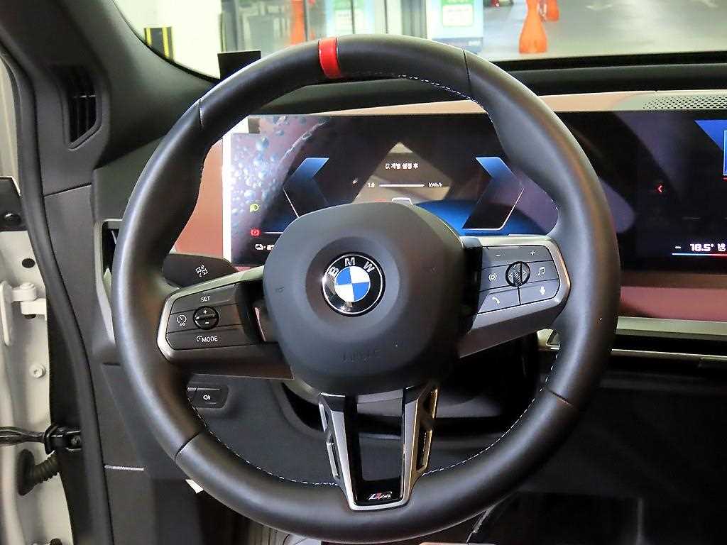 BMW iX - Vista 8