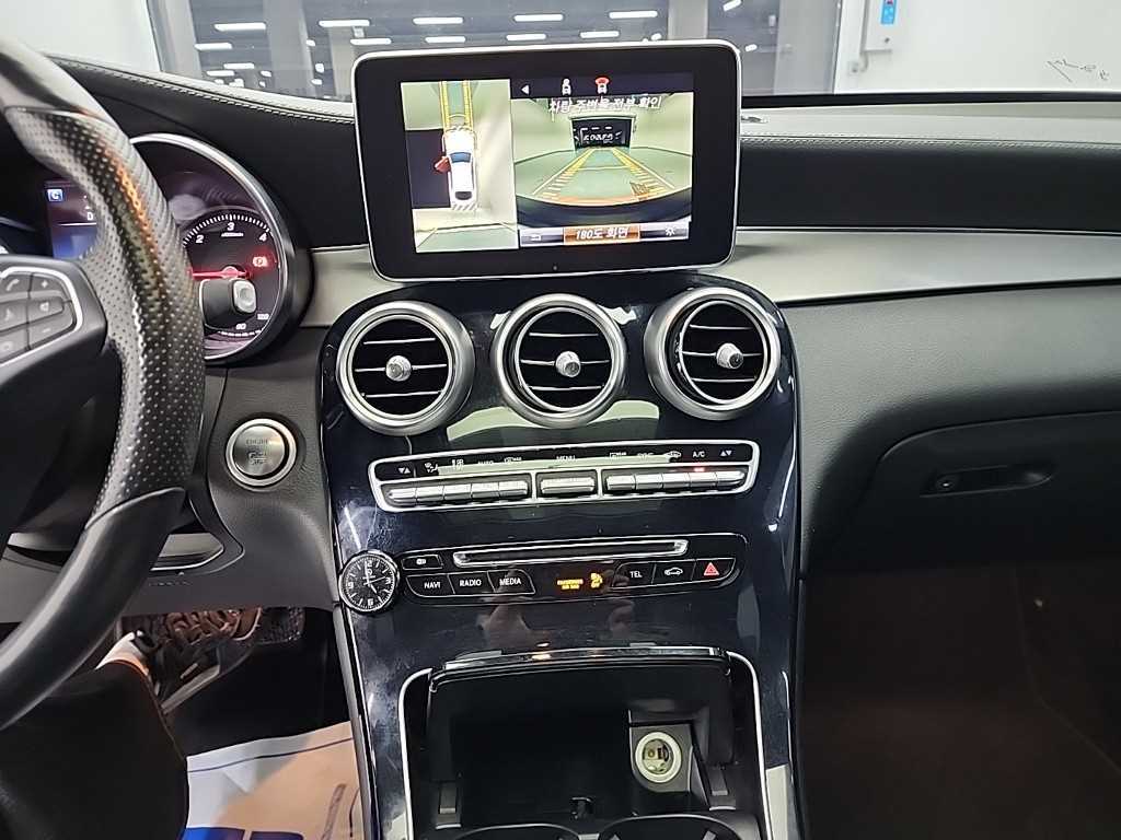 Mercedes Benz GLC Class - Vista 10