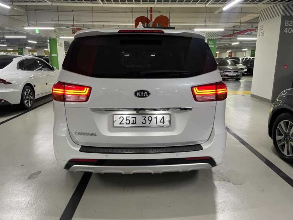 KIA Carnival - Vista 3
