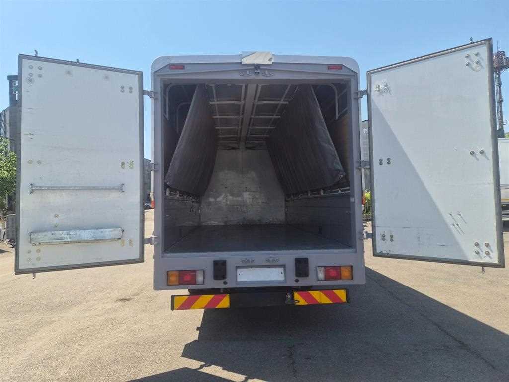 medium and large cargo truck - Vista 9