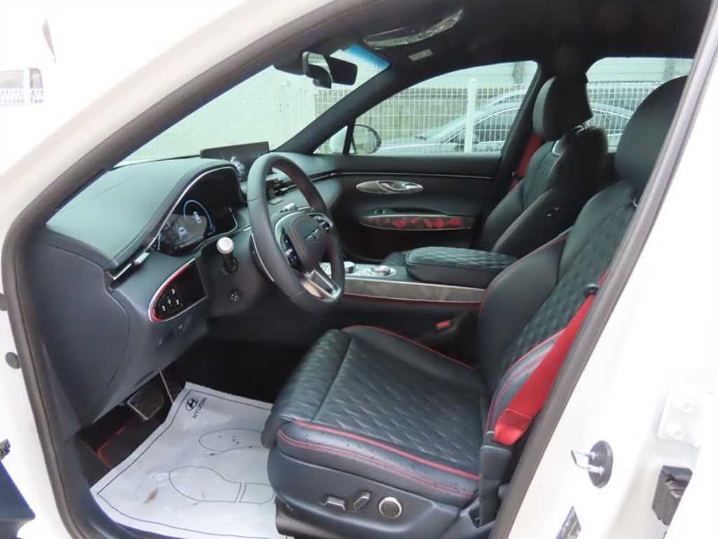 Genesis GV70 - Vista 6