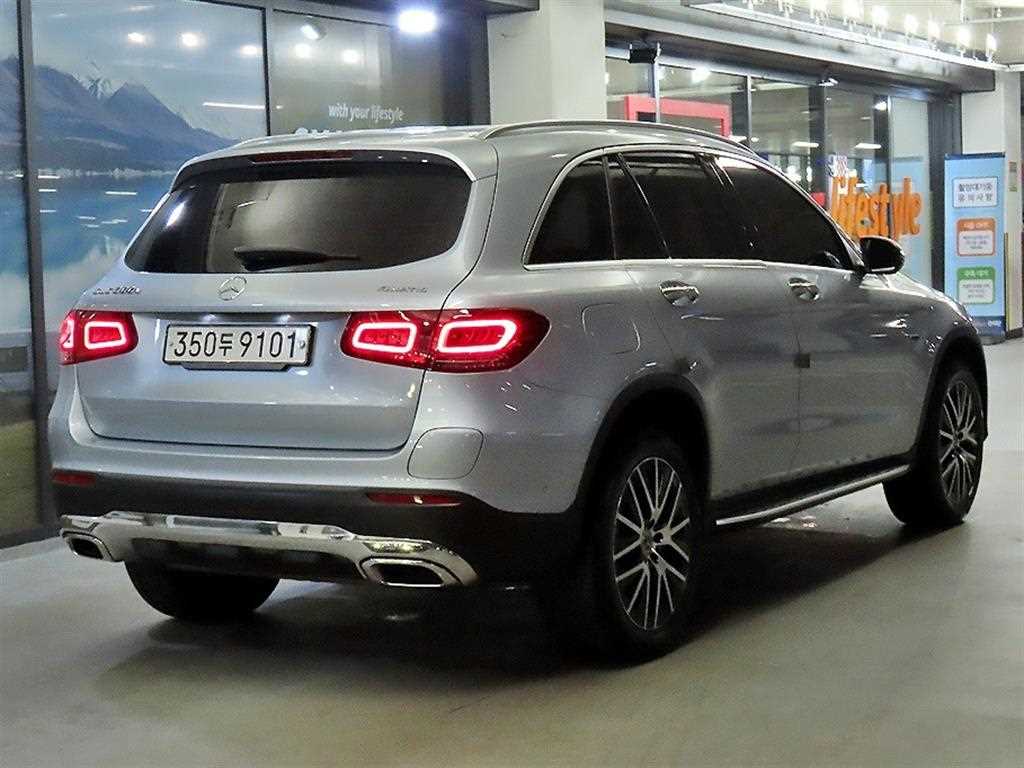 Mercedes Benz GLC Class - Vista 4