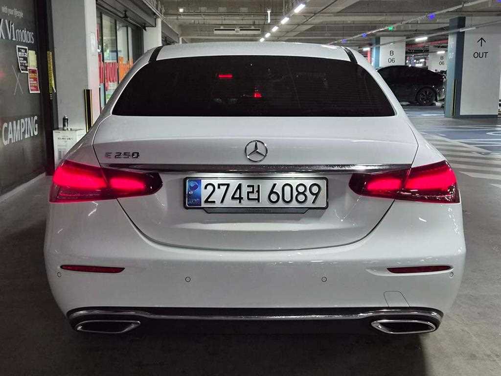 Mercedes Benz E class - Vista 5