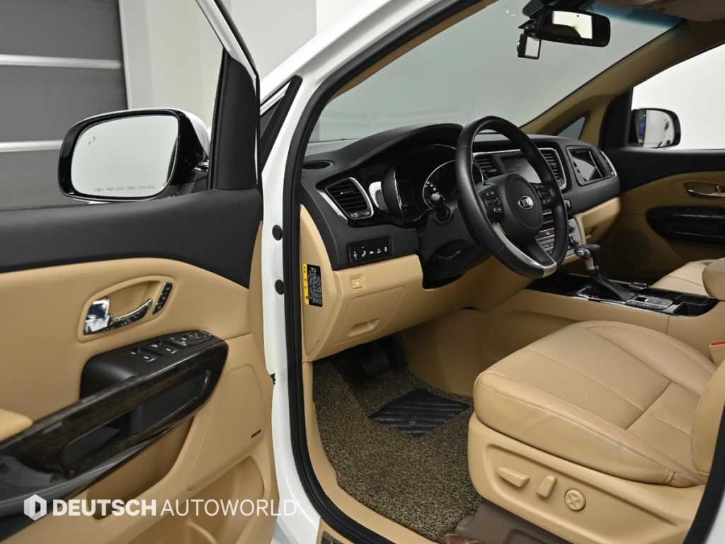 KIA Carnival - Vista 11