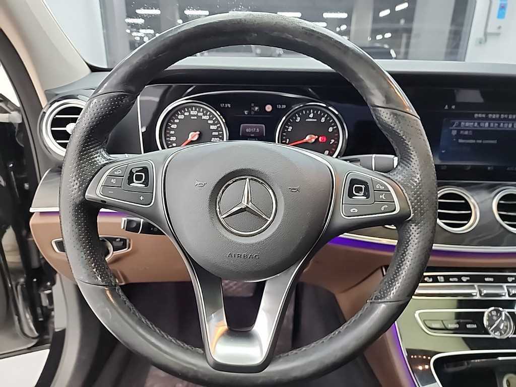 Mercedes Benz E class - Vista 9