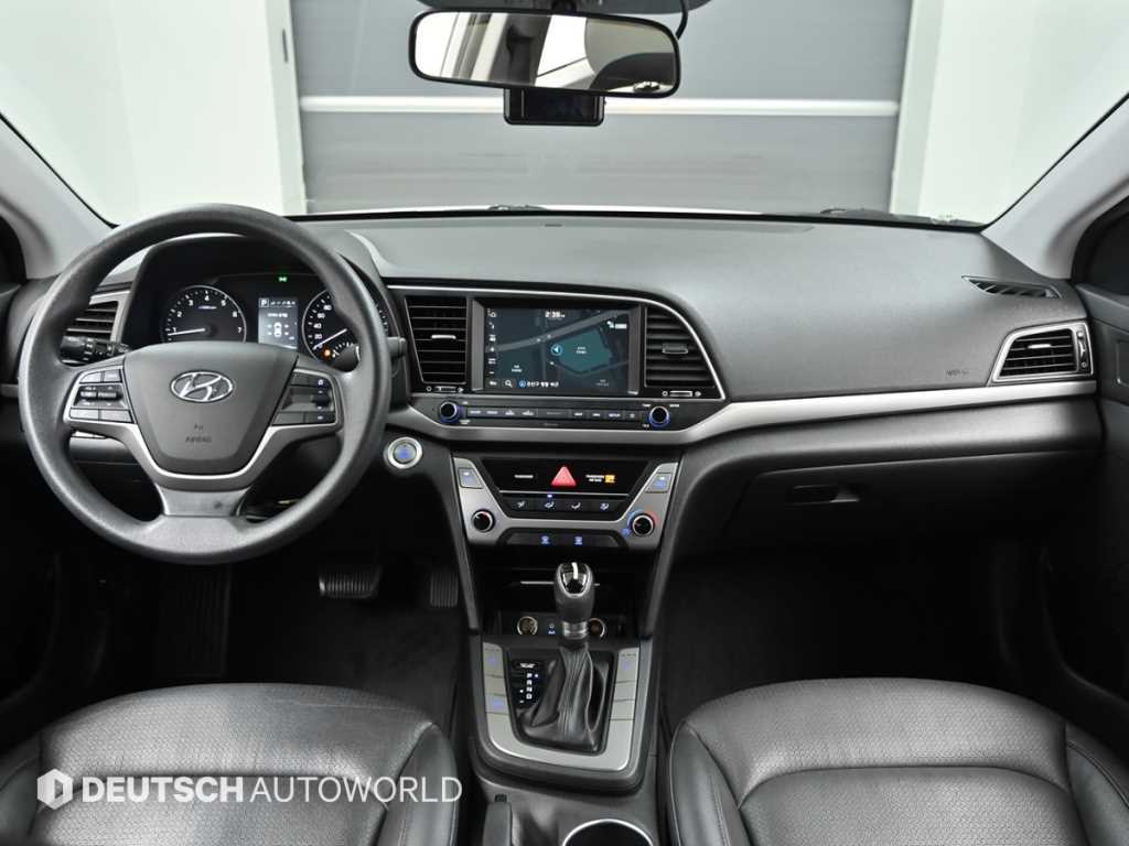 HYUNDAI Avante - Vista 8