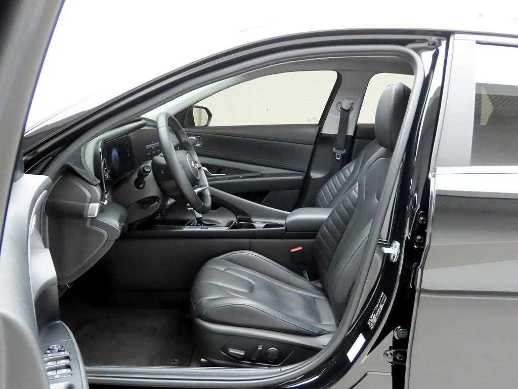 HYUNDAI Avante - Vista 12