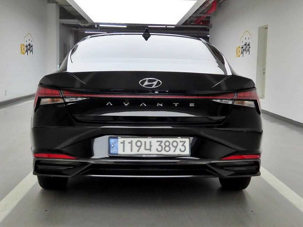 HYUNDAI Avante - Vista 3