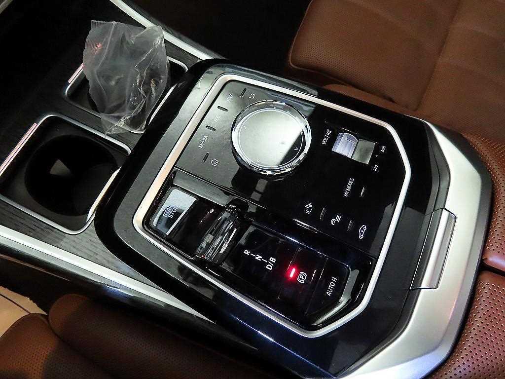 BMW i7 - Vista 12