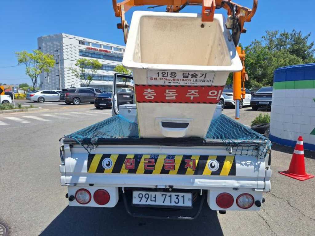 Small Truck Complaint (complaint vehicle) - Vista 3