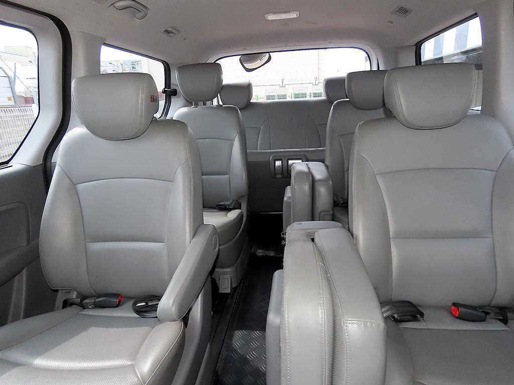 HYUNDAI Starex - Vista 7